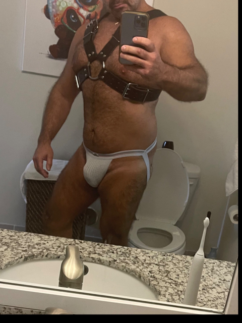 hungbuiltmsclbear nude