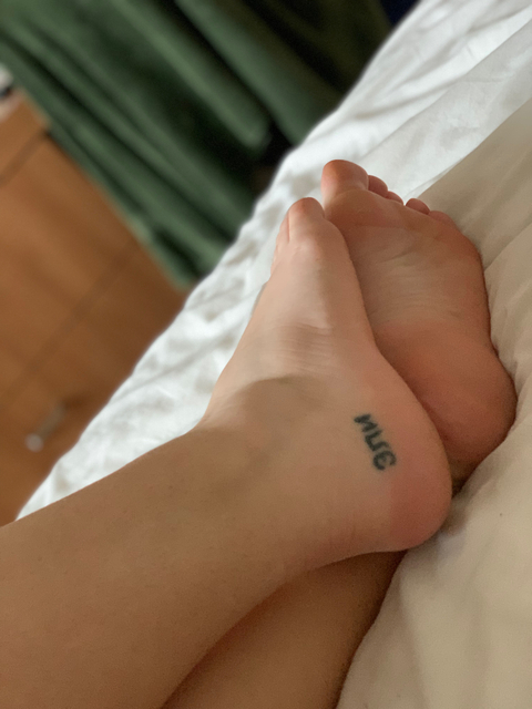 @cutesiefootsies18