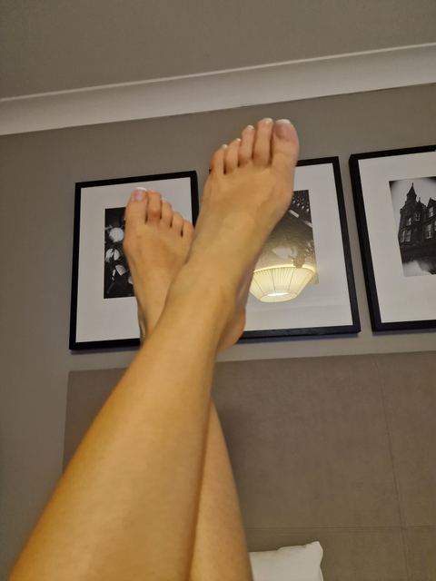 sole.mate.feet nude