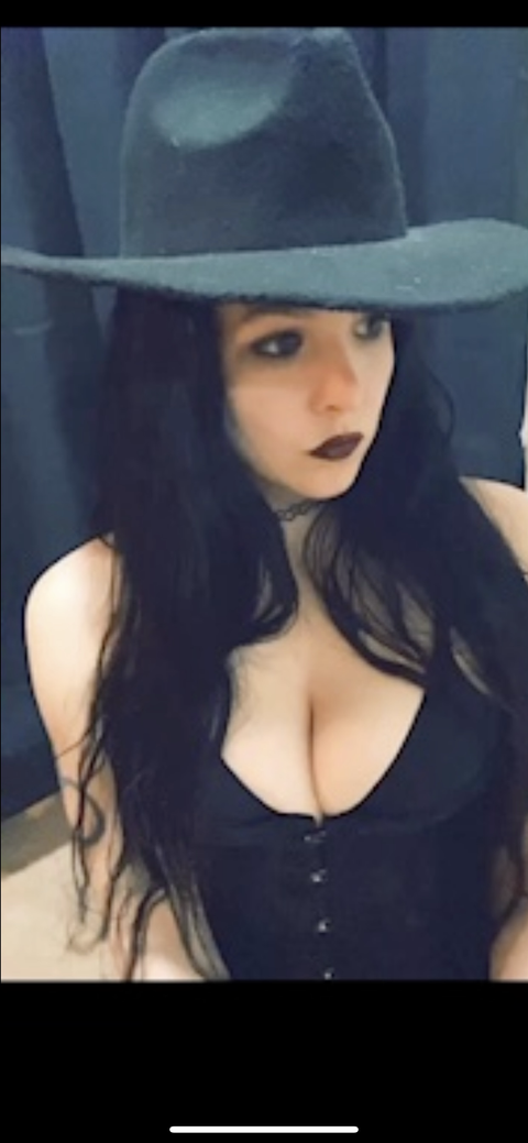 @devil_in_black_dress