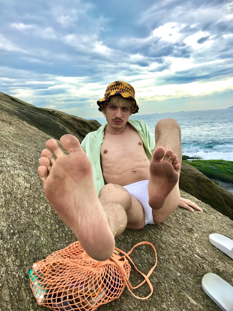 @twinkboyfeet