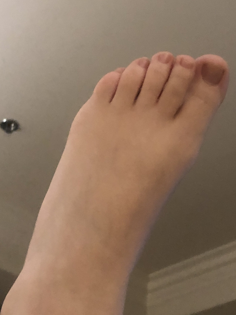 @feetforthepeeps