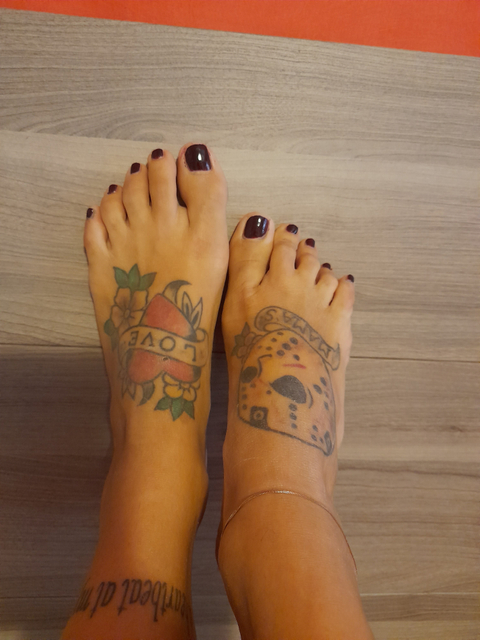 femaletattooedfeet nude