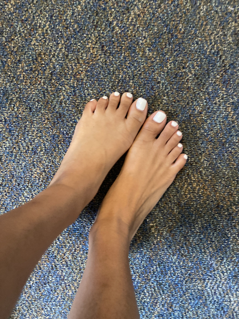 toeshoess nude