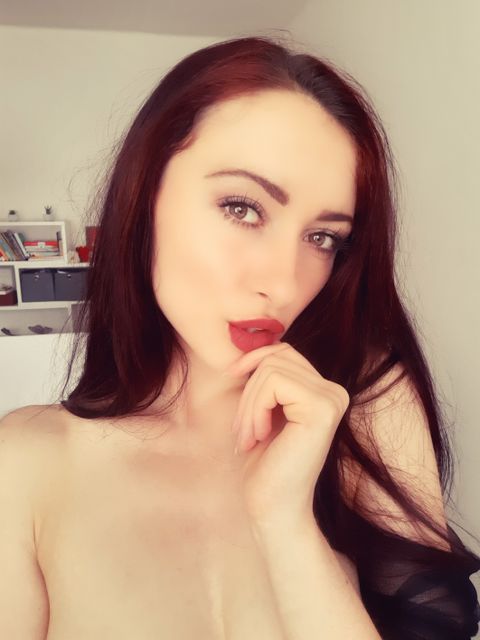 Image of zoeredvip OnlyFans