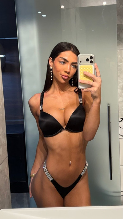 OnlyFans Glow-Up: <strong>Cheating gf 😍😍</strong> (<strong>sofianextdoor</strong>) Unveils a Fresh Avatar and More