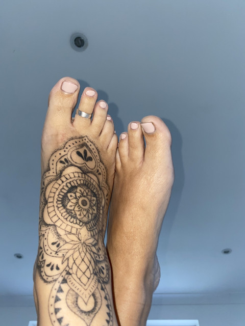 Focus on my feet profile picture