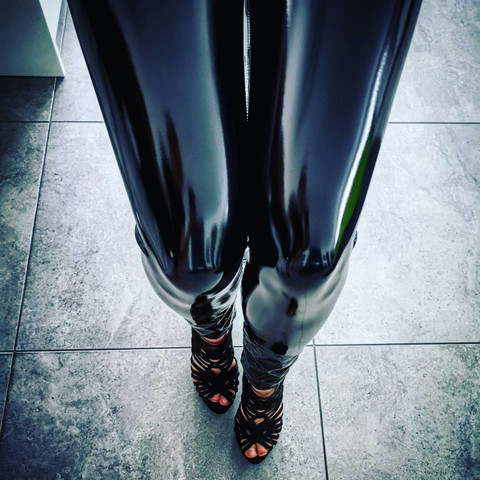 shiny_leather_wife profile picture