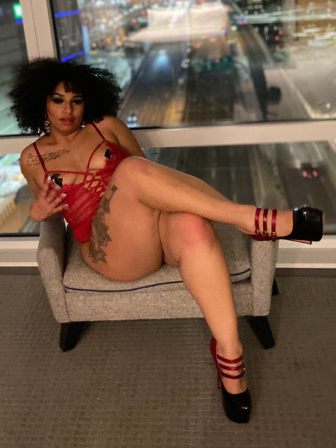 Stefanie the Curvy Rican ✨ profile picture