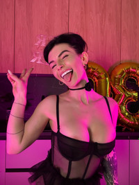 Ernesta Guevara Mixes It Up: OnlyFans Profile Refresh Shakes Up Her Signature Vibe