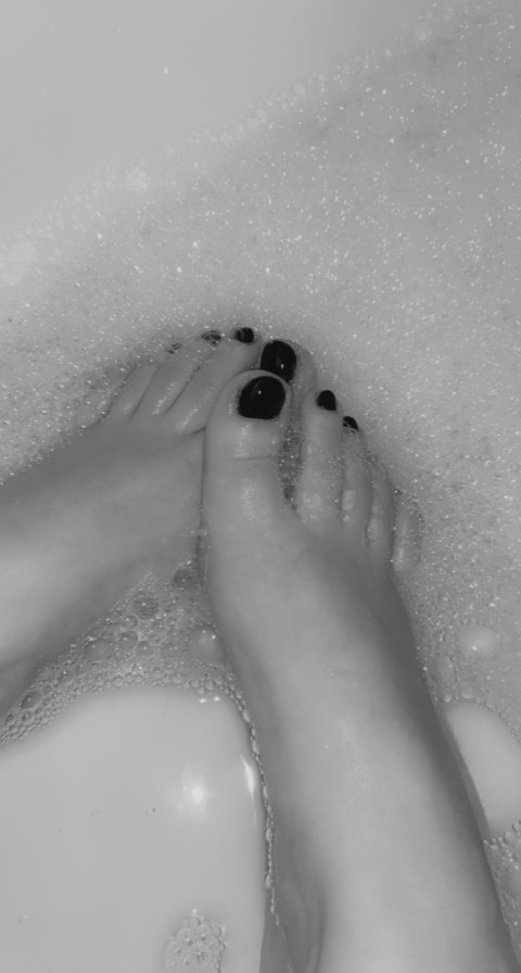 Little Miss Sexy Sweet Feet 🦶🏻💦💋 profile picture