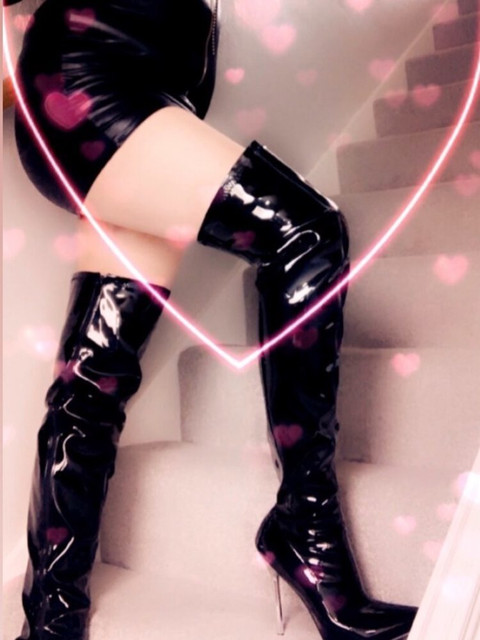 Feet, Food &amp; Travel Mistress profile picture
