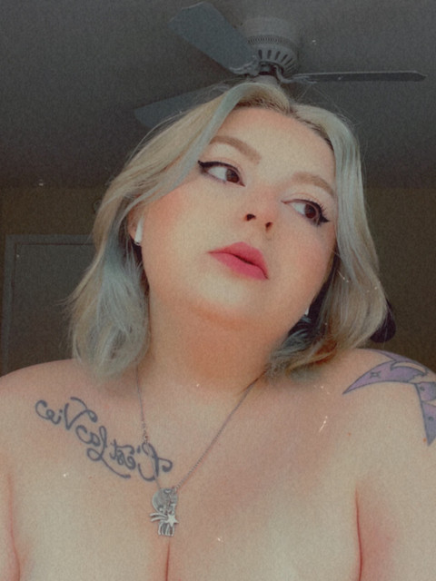 Lily 🌸 profile picture