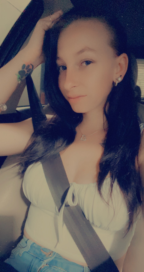 Whitegirll17 profile picture