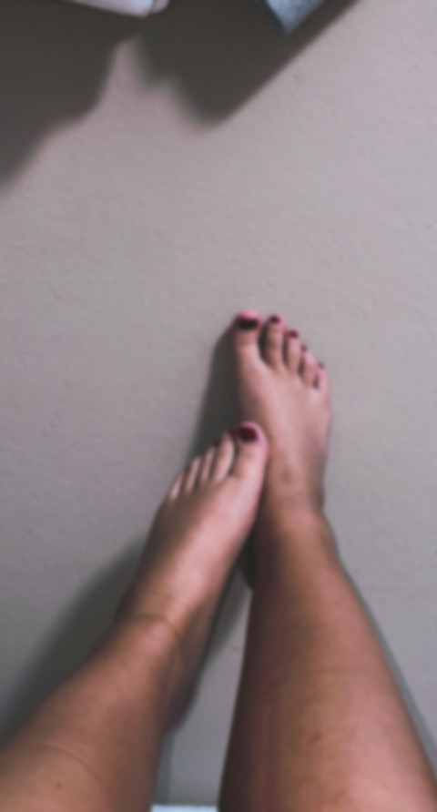 feet from ela 👡🦶🏼 profile picture