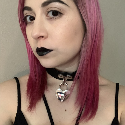𝔄𝔩𝔦𝔠𝔢 𝔖𝔱𝔞𝔯 ℭ𝔯𝔬𝔴𝔩𝔢𝔶 𖤐 profile picture