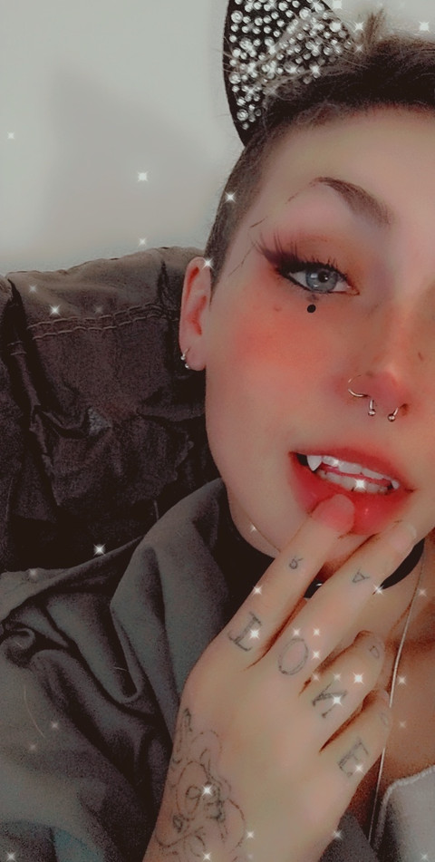 BabyGirlKittenn&lt;3 profile picture