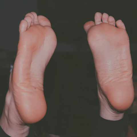 Lucie's feet 🇨🇵 profile picture