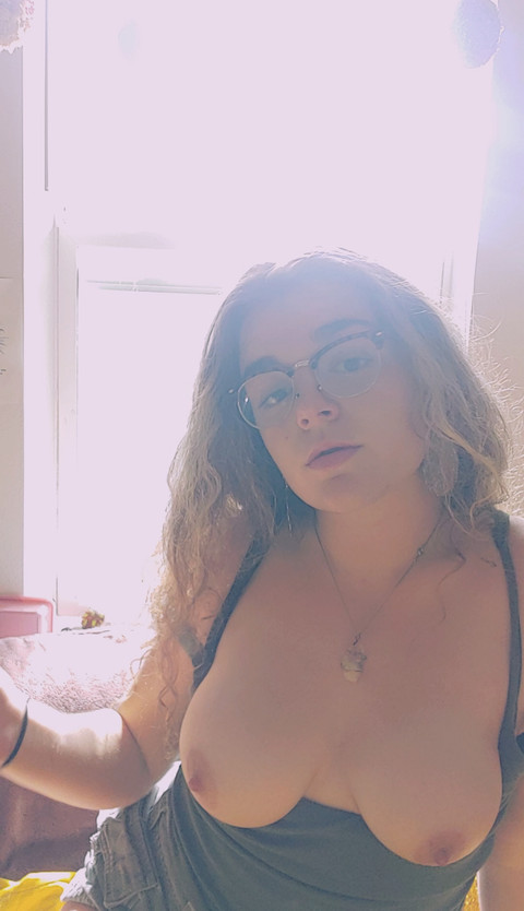 elle rose profile picture