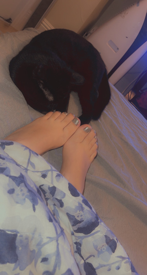 Feet and Art profile picture