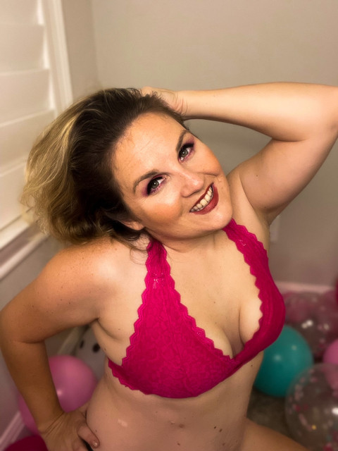 Holli DeVries profile picture