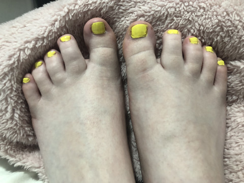 A couple of feet ugly profile picture