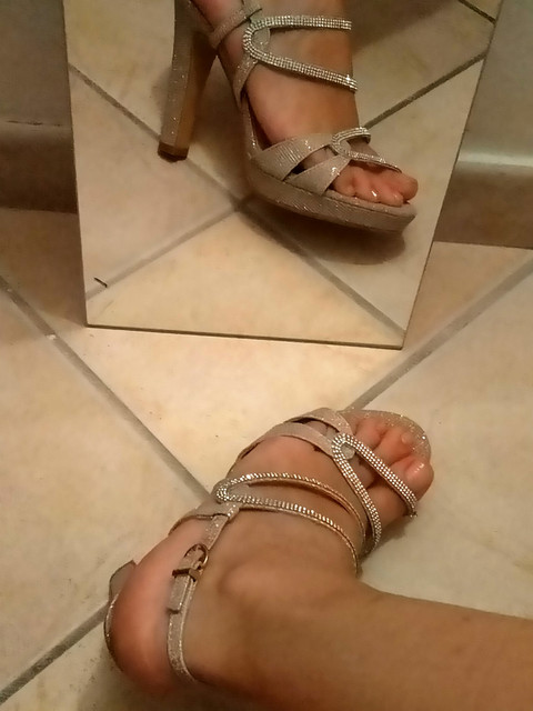 Miluna feet profile picture