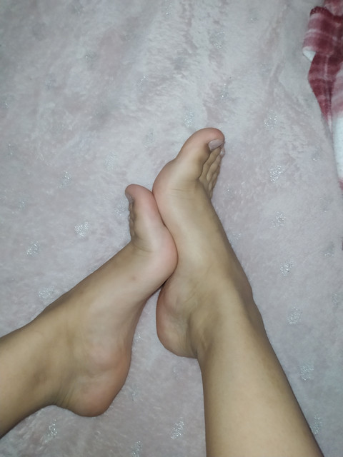 Feet_Lun profile picture