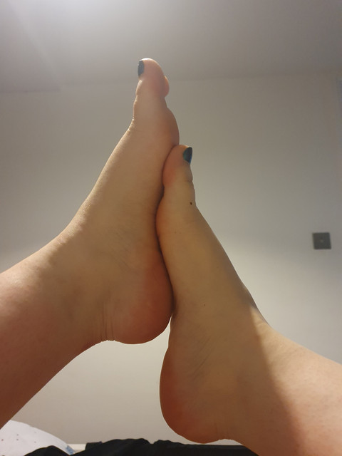 Desires feet for you profile picture