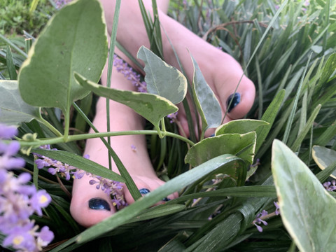 Rae's Two Left Feet profile picture