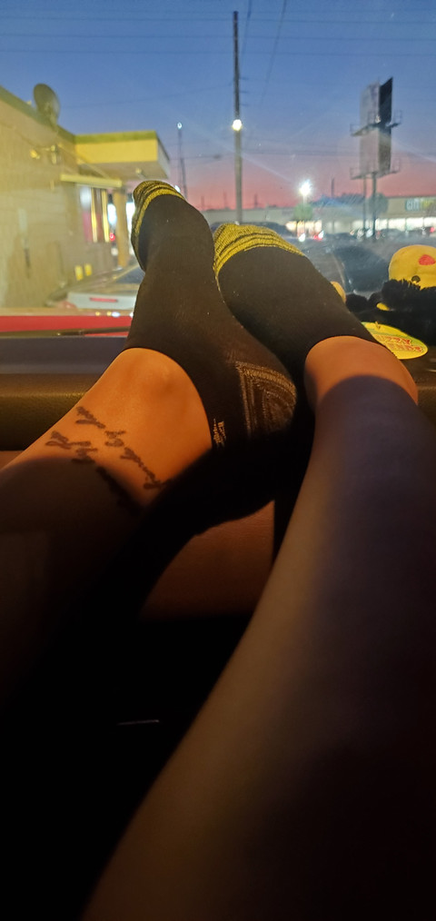 Sunshine feet &amp; more 💛 profile picture
