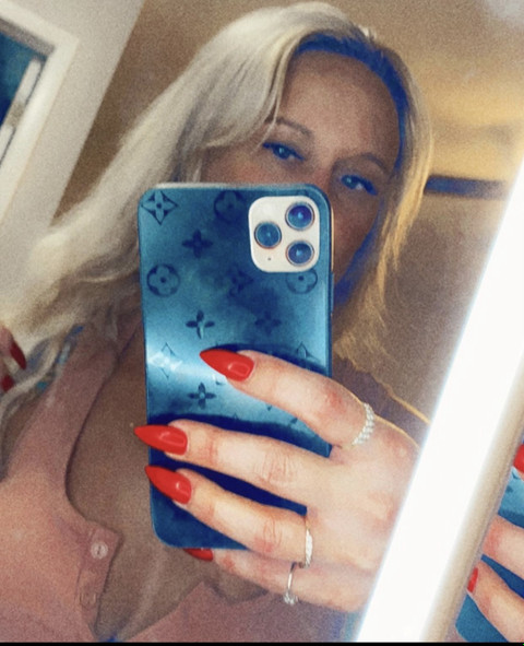 Cute feet profile picture