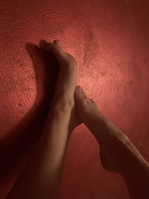 Feet divini profile picture