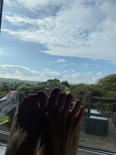Feet 4 Daze profile picture