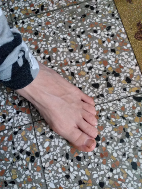 Girl feet profile picture