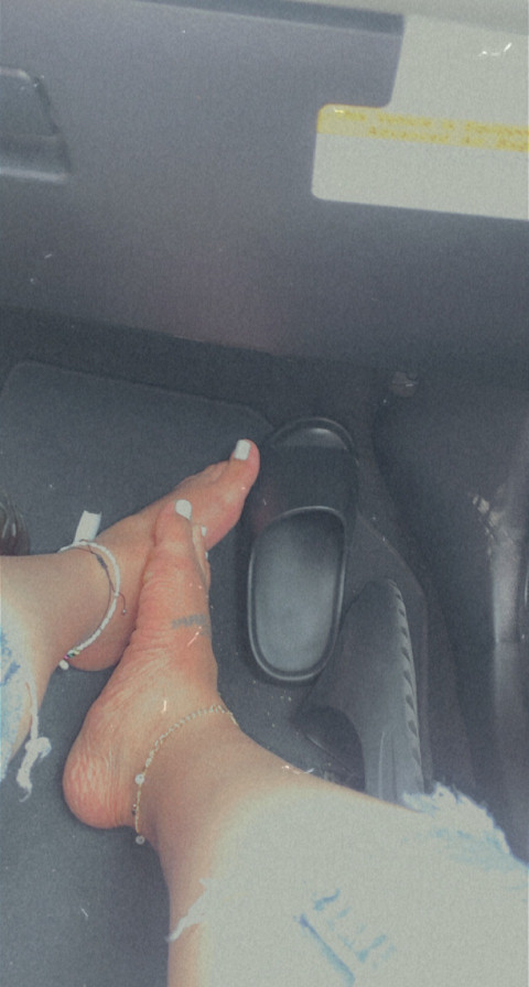 That girl and her feet 👣 profile picture
