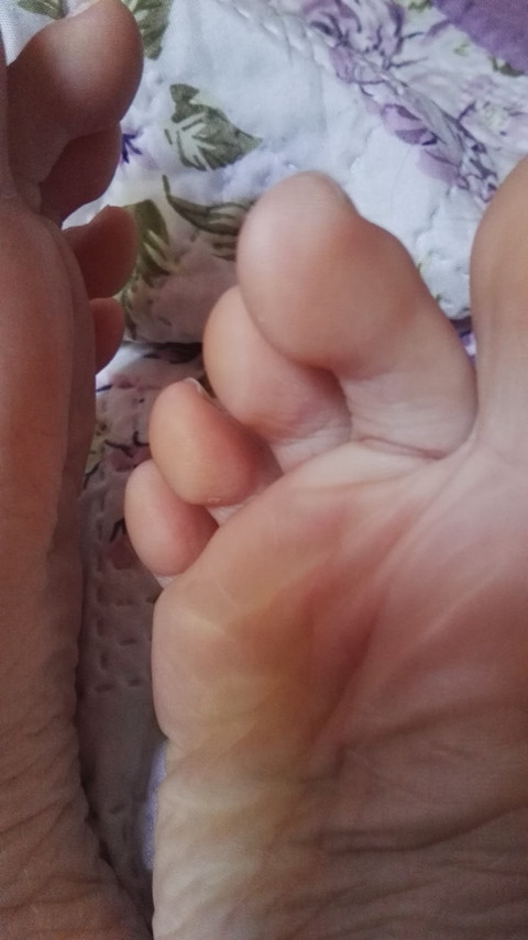 Sophie's feet profile picture