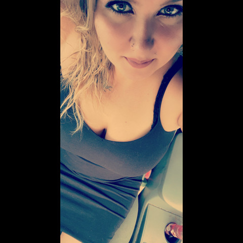 Lov3LeLe profile picture
