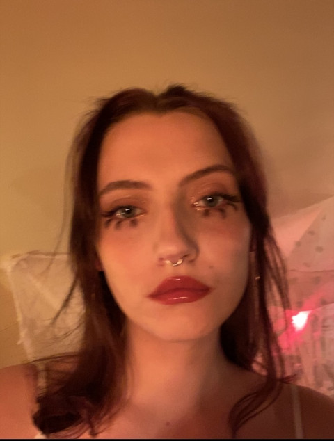 𝒸𝒽𝓁𝑜𝑒 ✿ profile picture