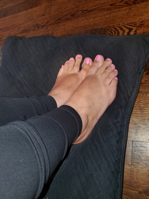 Pretty feet profile picture