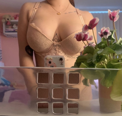 𝕷 𝖚 𝖓 𝖆 𝖗 𝖊 𝖊 profile picture