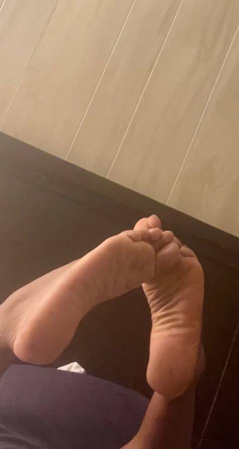 @footsiequeenzie