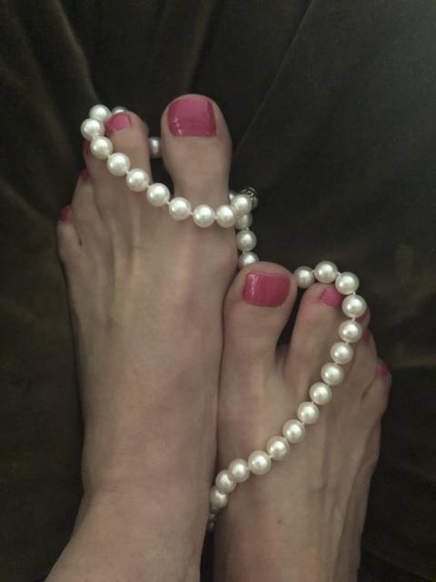 twinsyn_feet