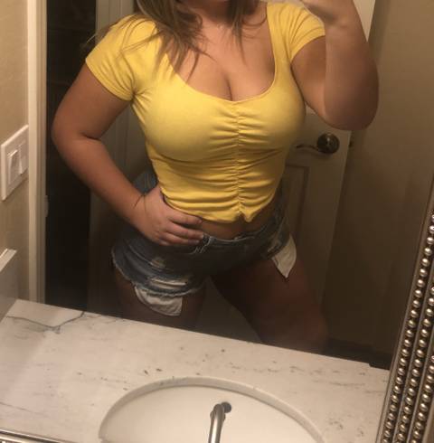 @curvvygurll