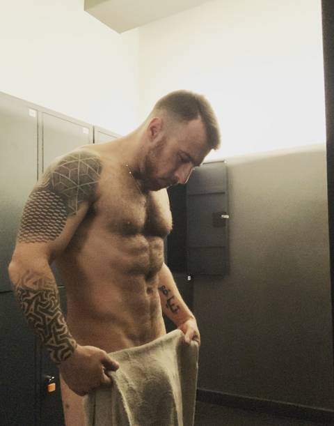 hotmalehairyfree