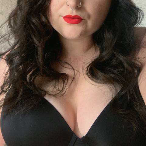 @playsbass_bigboobs