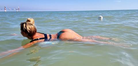 anita_black nude