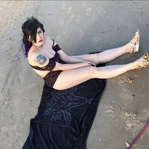 deathlydolly nude