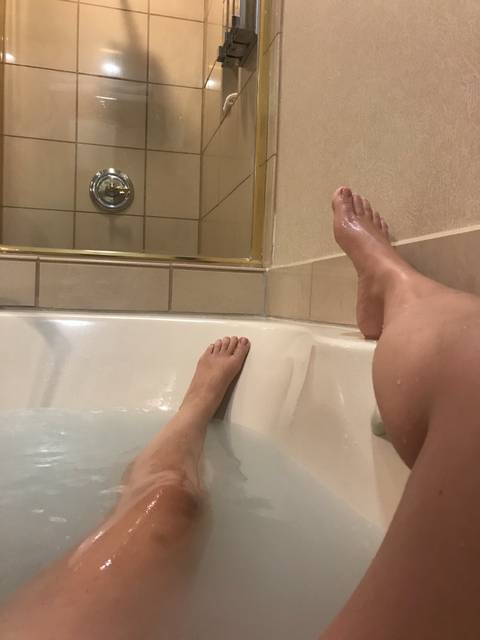 discreetfeetbyvee nude