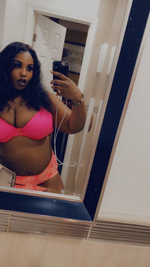 thepretty.bbw nude